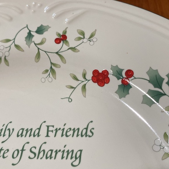 Pfaltzgraff winterberry plate new in box - Picture 3 of 8